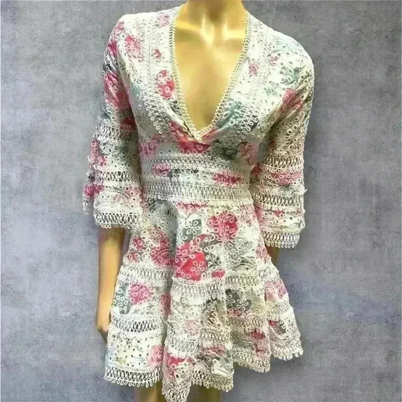 Aqua Women's Floral Lace Deep V-Neck Dress size XS - Picture 1 of 11